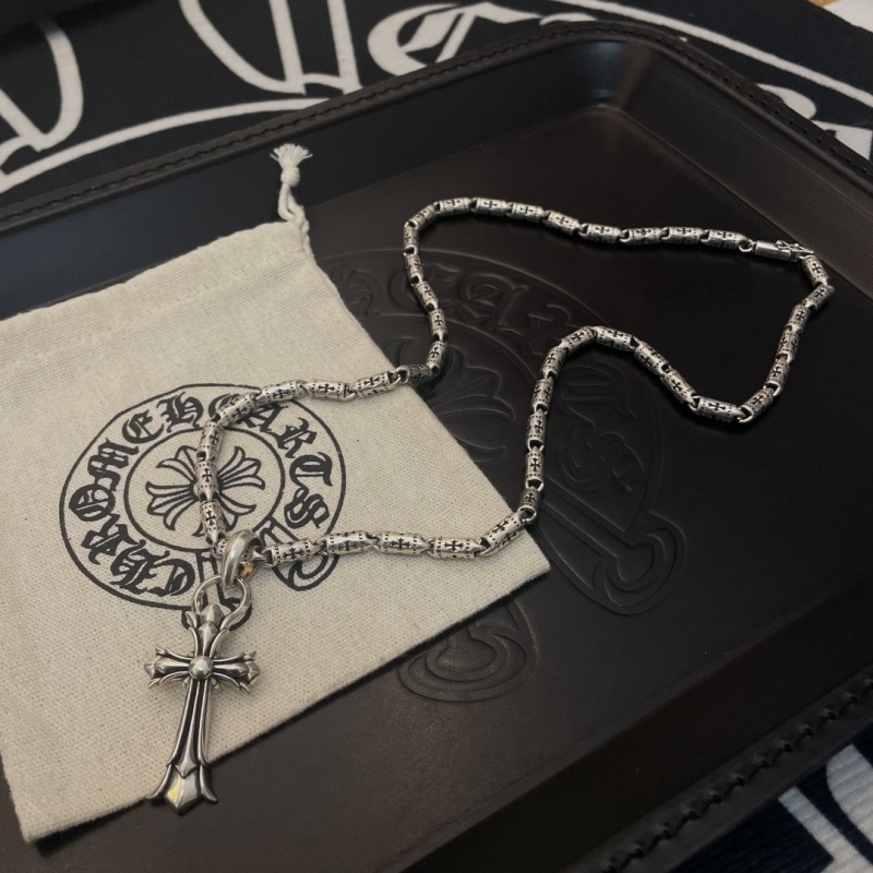 Ch*0me He**ts necklaces